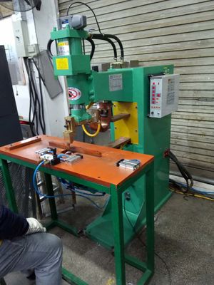 الفولاذ المقاوم للصدأ آلة لحام البقعة 100KVA ضغط الهواء متعددة بقعة لحام